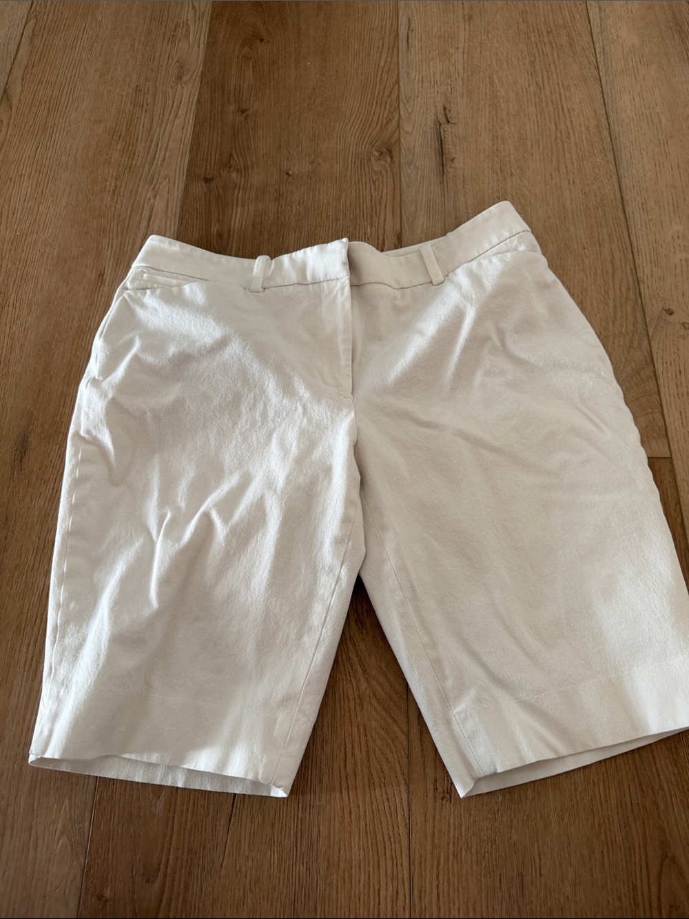 White House black market crisp Classic White Women's Bermuda Shorts -size 8